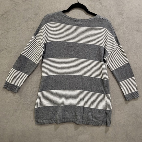 Old Navy‎ V Neck Sweater Women's Size Medium Warm Cozy Comfy Casual Stripped - Picture 2 of 5